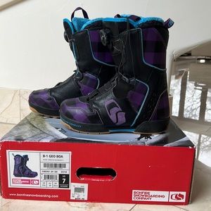 Women’s snowboard boots